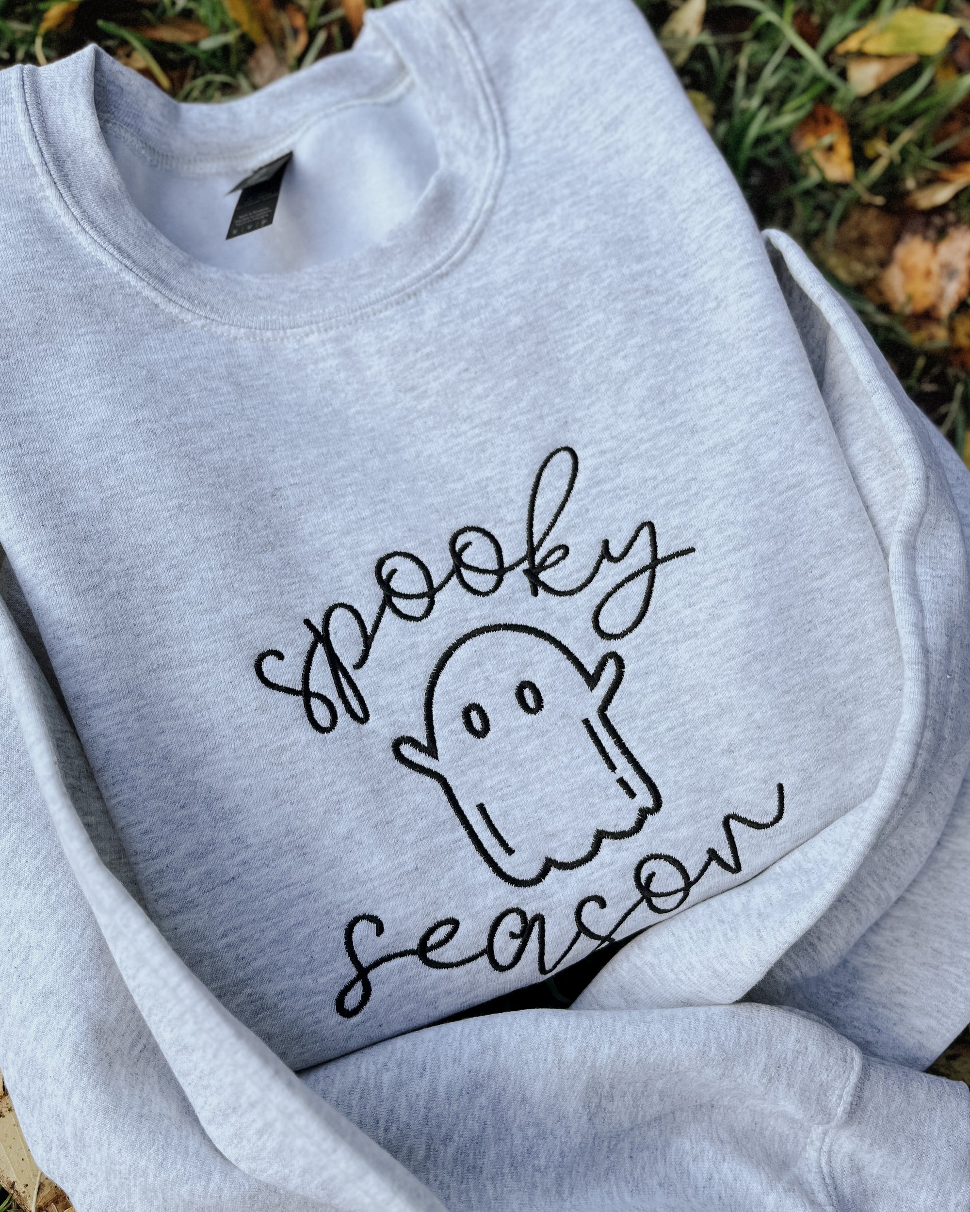 Brodeerattu spooky season ghost college