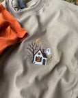 Brodeerattu t-paita haunted cabin