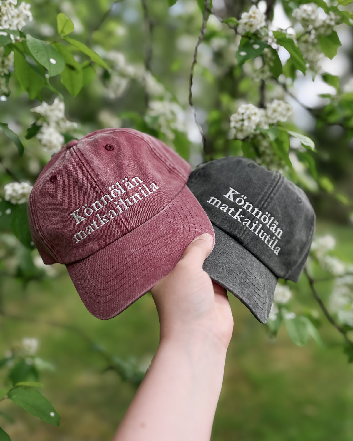 Brodeerattu vintage lippis - omalla tekstillä