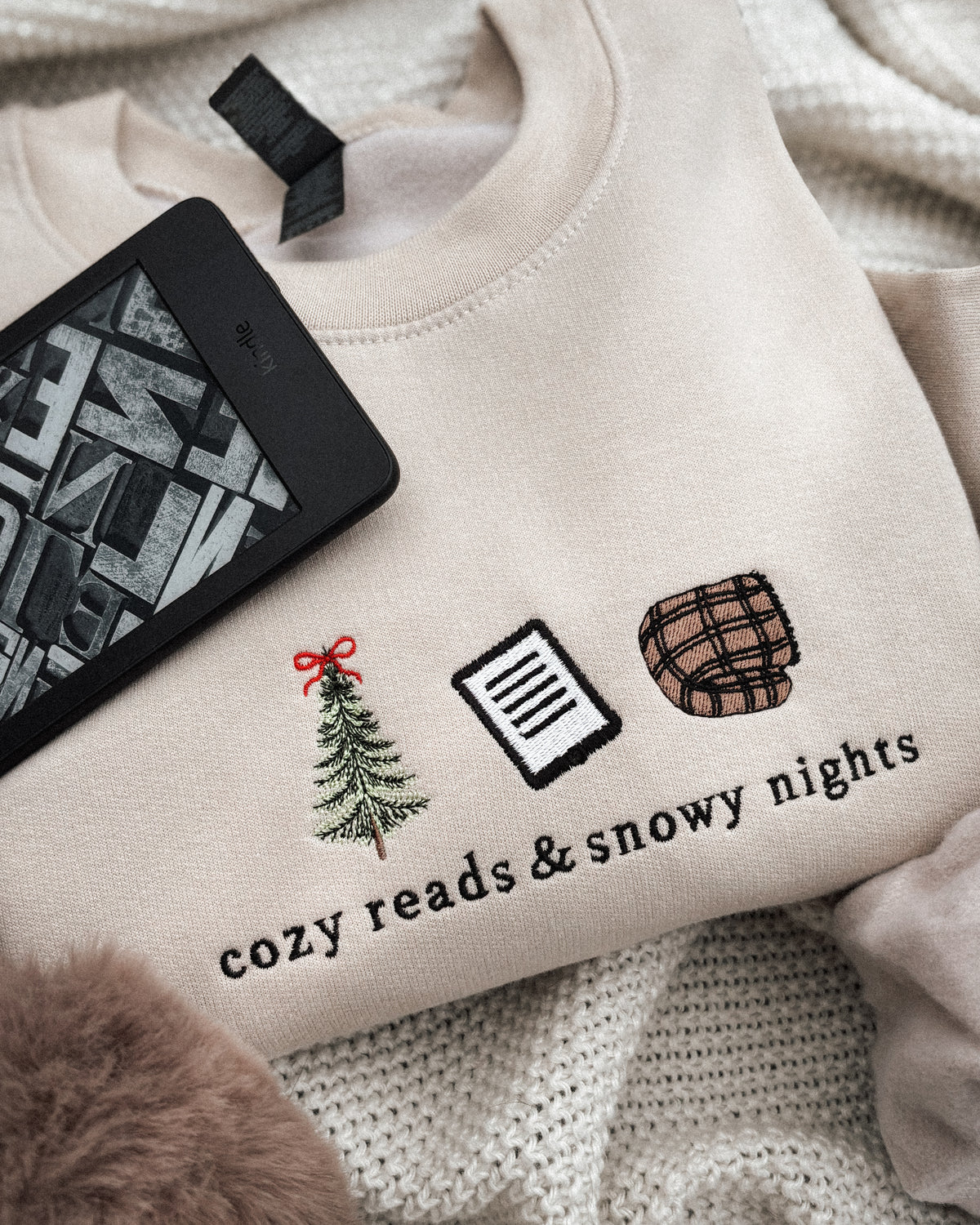 Brodeerattu college - cozy reads & snowy nights