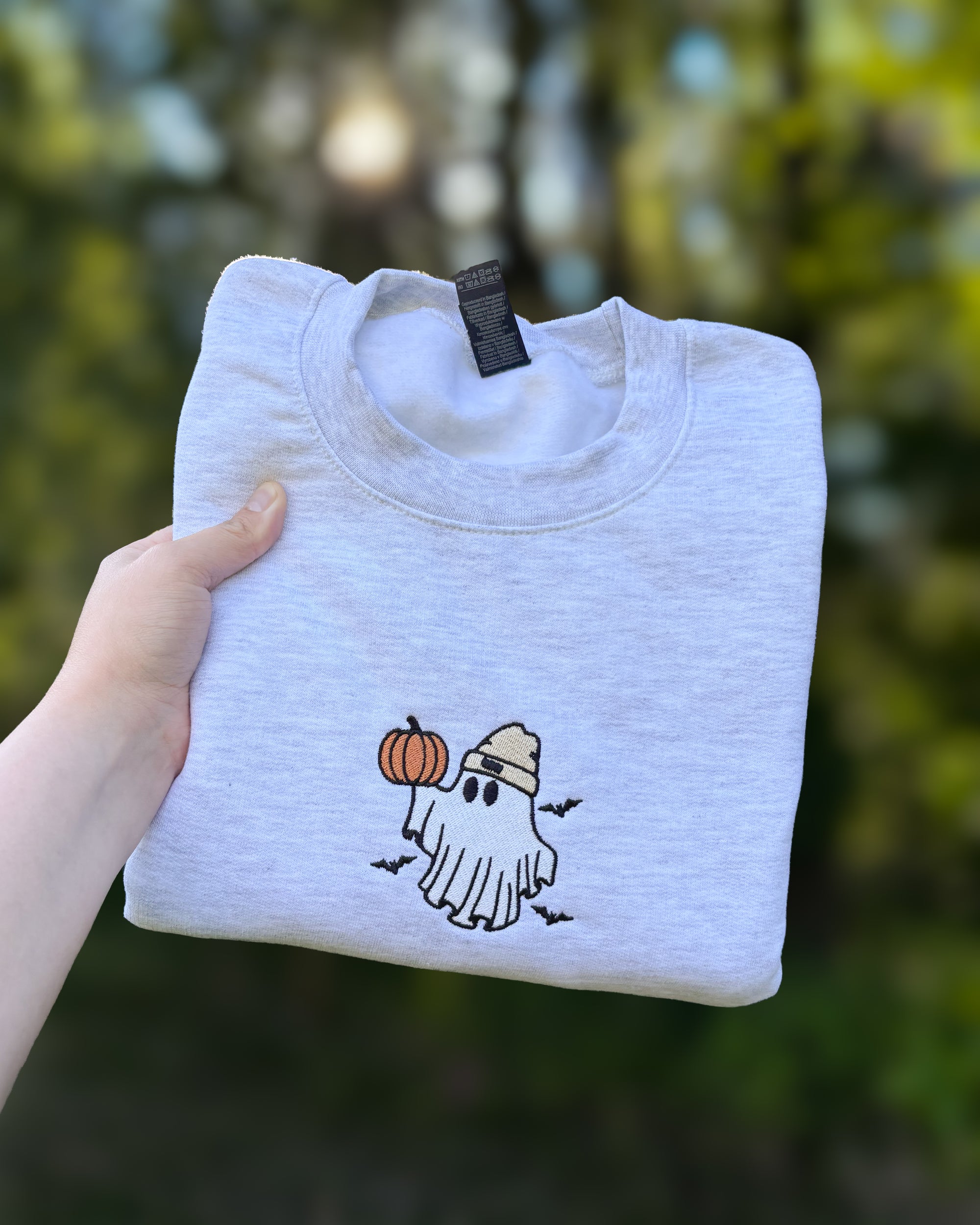 Brodeerattu college beanie ghost