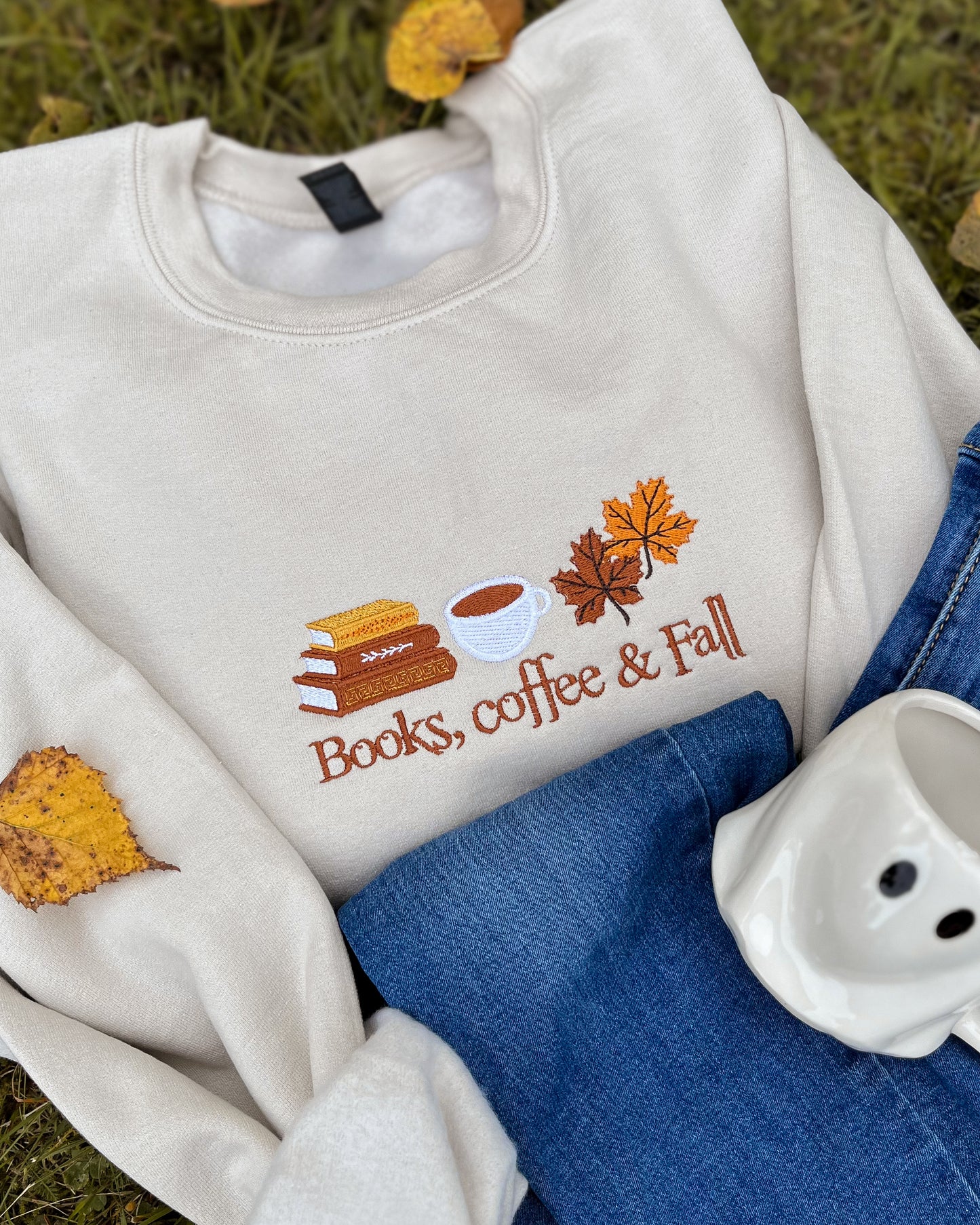 Brodeerattu college books, coffee & fall