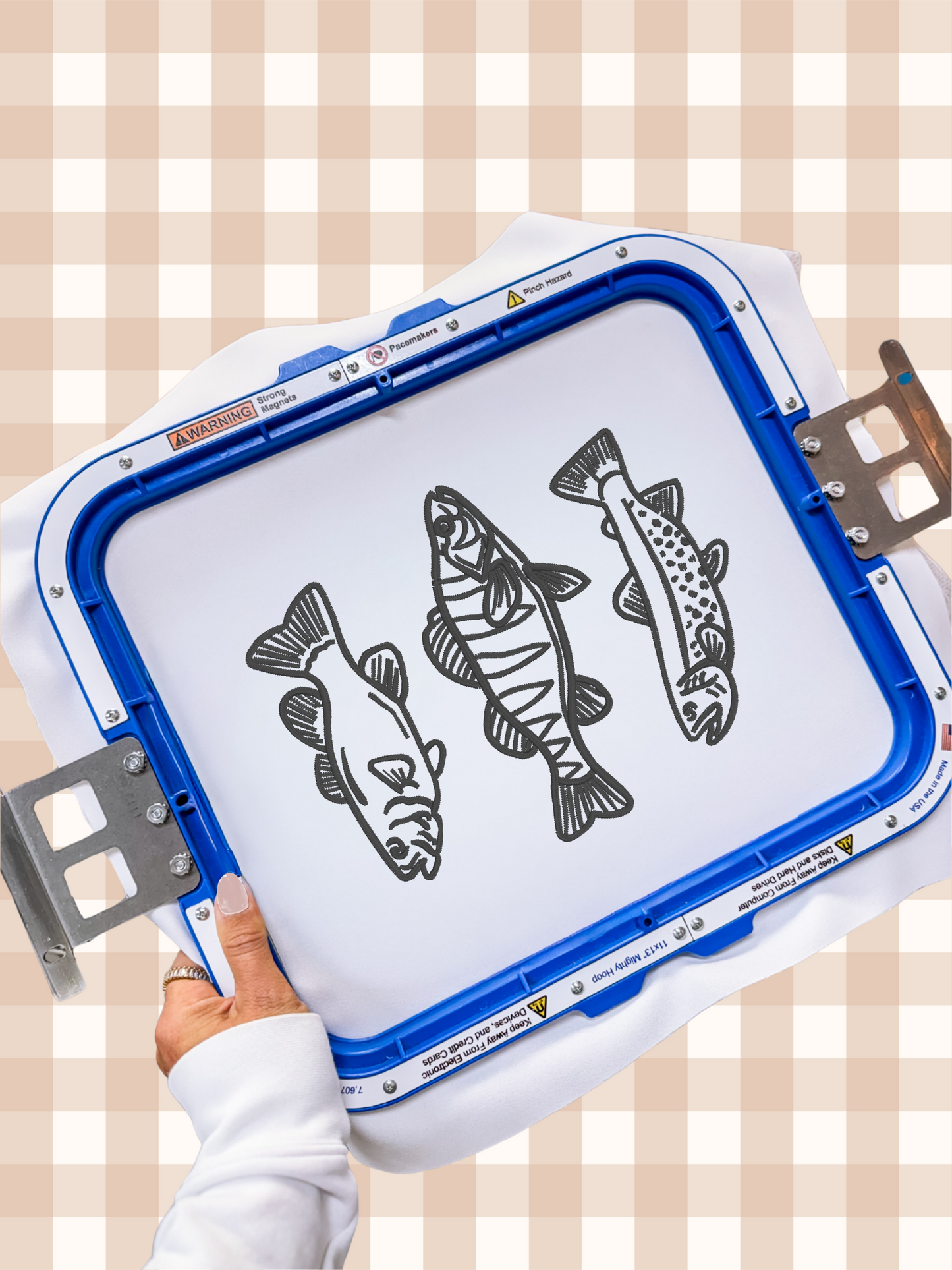 Brodeerattu college fish trio