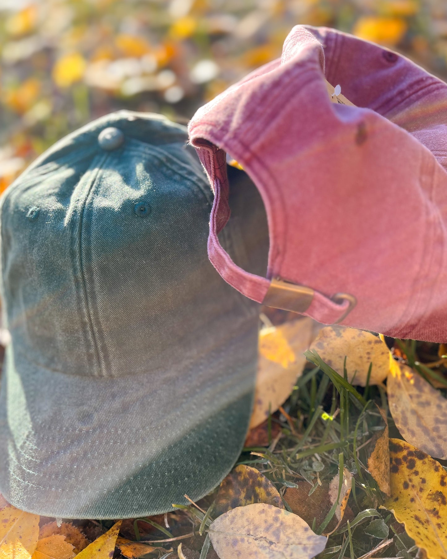 Brodeerattu vintage lippis omalla tekstillä