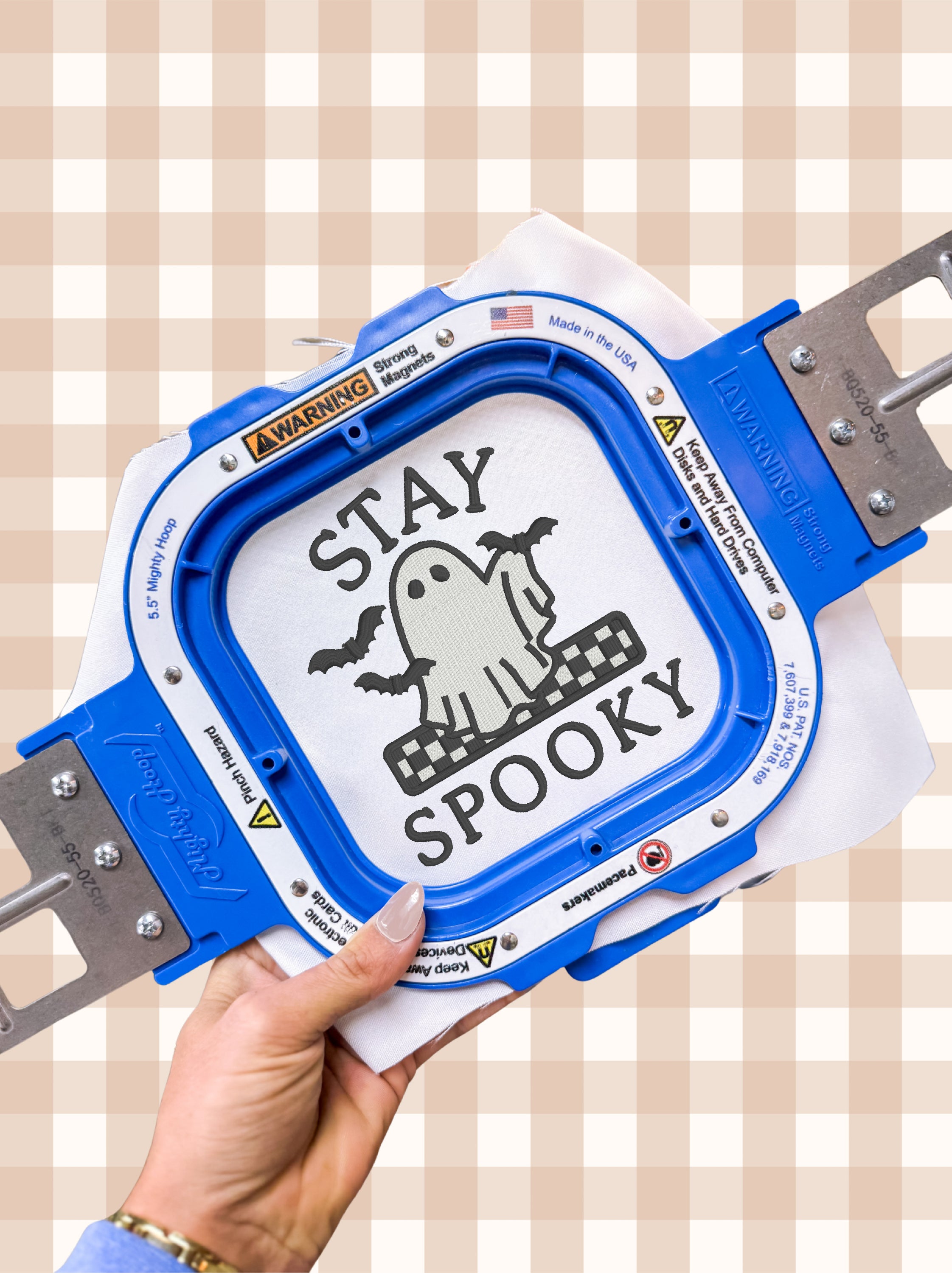 Brodeerattu college spooky season lepakko kummitus